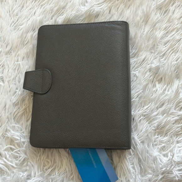 New Franklin Covey Ava leather binder 1 1/4” 9x7 in charcoal $89.95 msrp - Picture 10 of 10